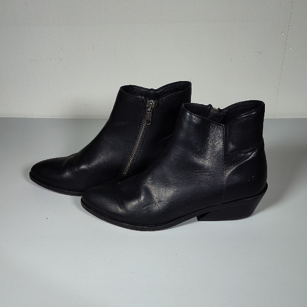 Frye Farrah black leather ankle booties 6.5
